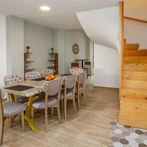 https://central-art-maisonette-by-estia.rethymnohotels.net