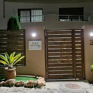 https://cypress-garden-house.rethymnohotels.net